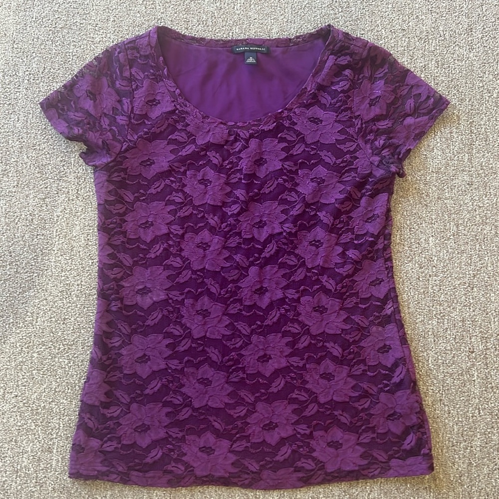BANANA REPUBLIC TOP PURPLE LACE OVERLAY SIZE MEDIUM